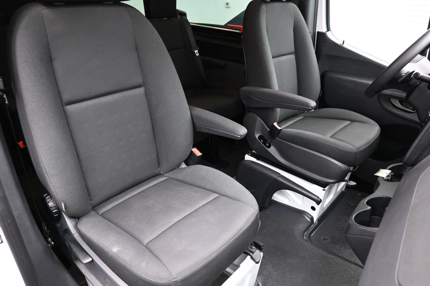 Used 2024 Mercedes-Benz Sprinter 2500 image 39
