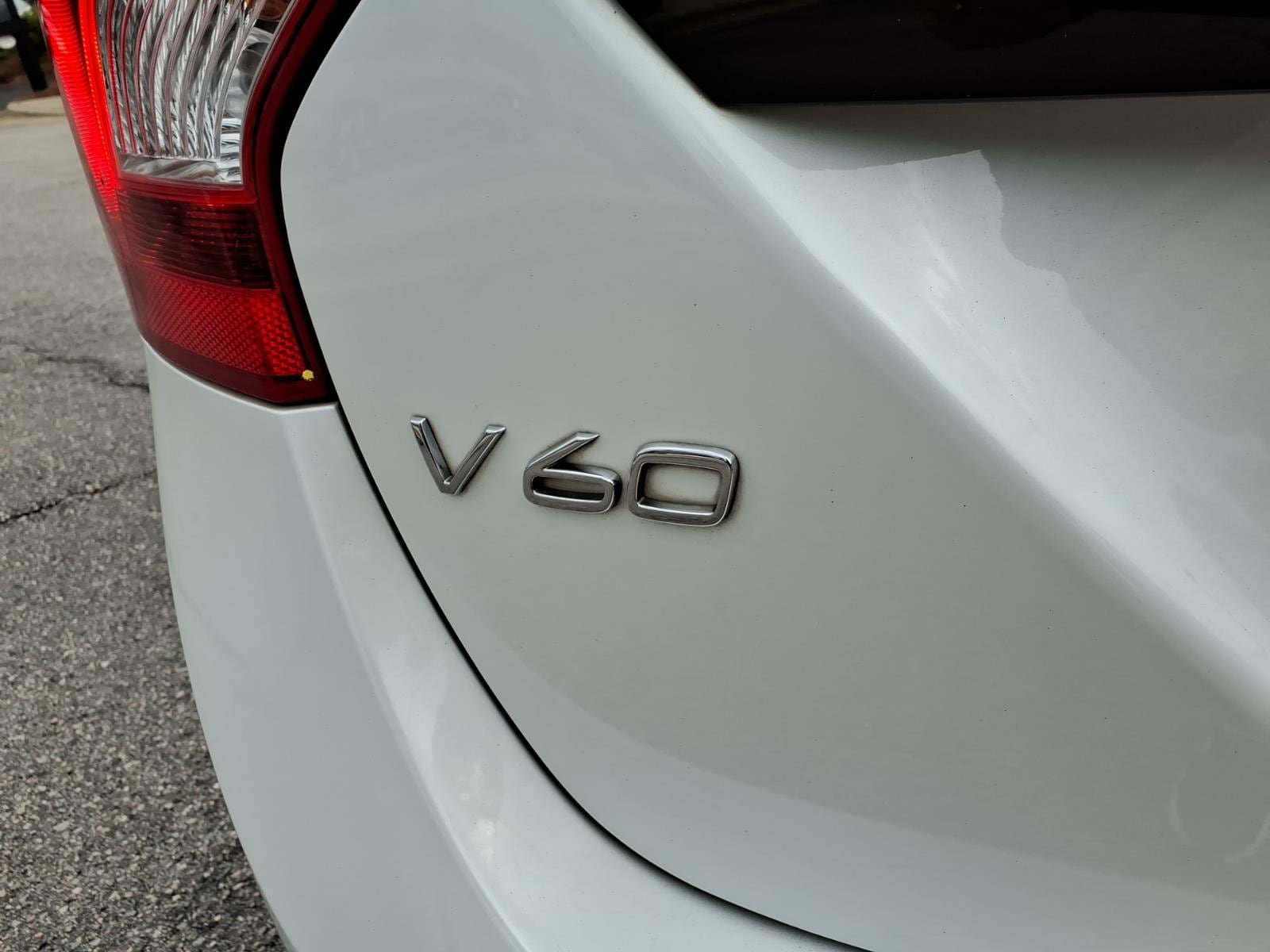 Used 2016 Volvo V60 T5 Cross Country Platinum AWD/4WD image 5