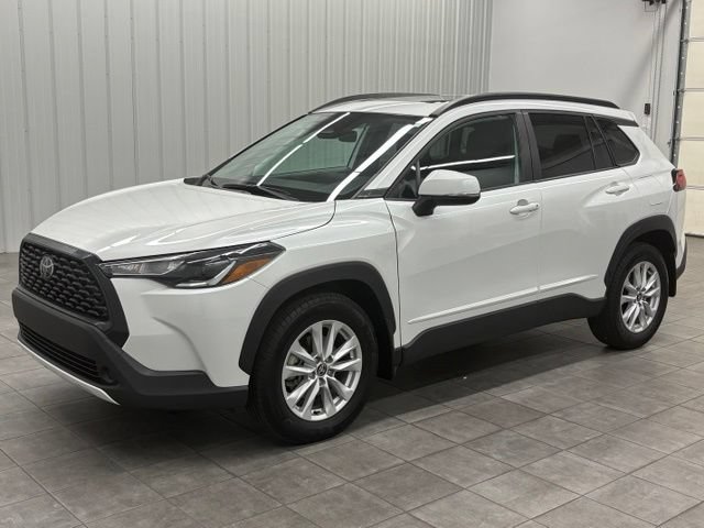 Used 2024 Toyota Corolla Cross LE w/ Moonroof Package AWD/4WD image 5