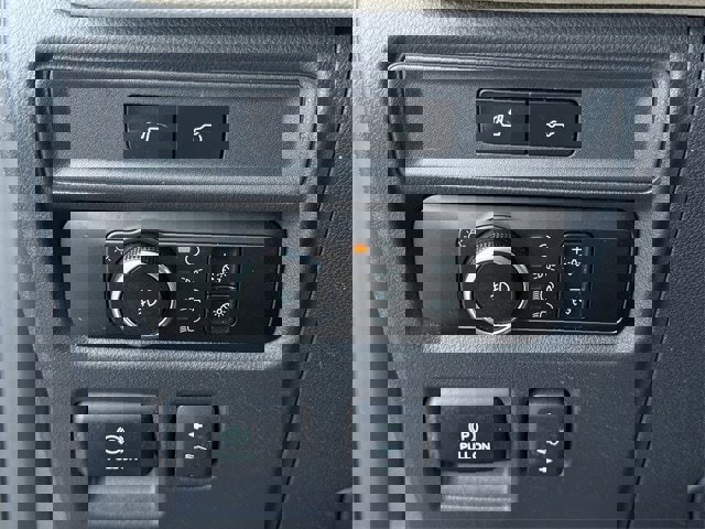 Used 2024 Ford Expedition Limited image 24