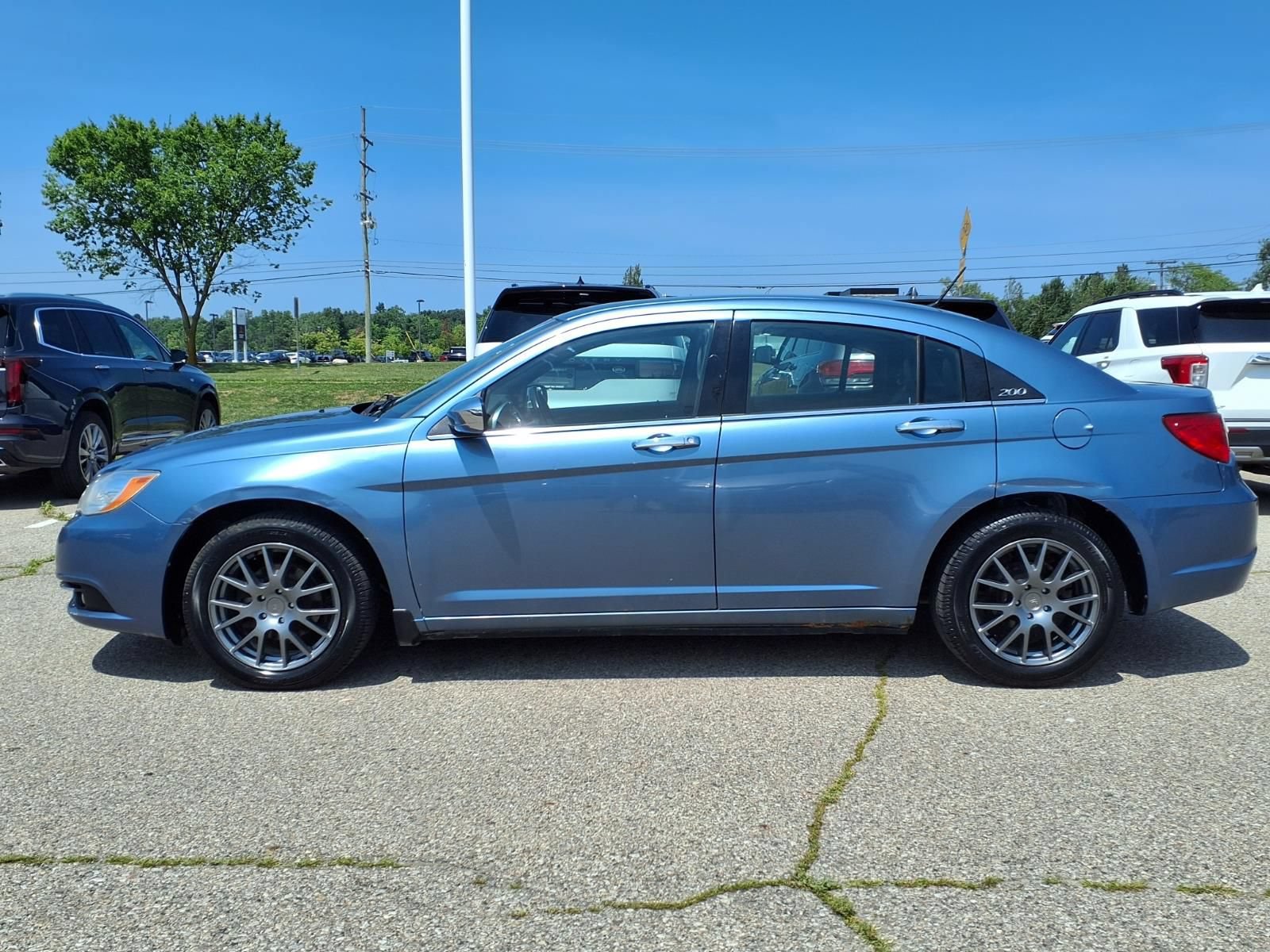 Used 2011 Chrysler 200 Limited FWD image 8