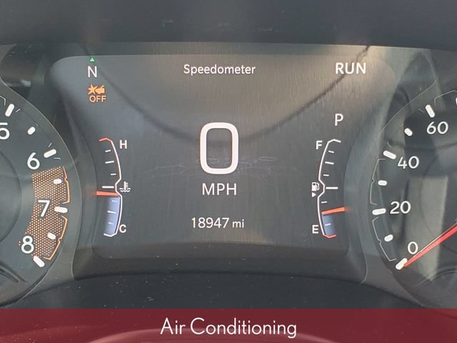 Used 2025 Jeep Compass Limited w/ Sun & Sound Group AWD/4WD image 13