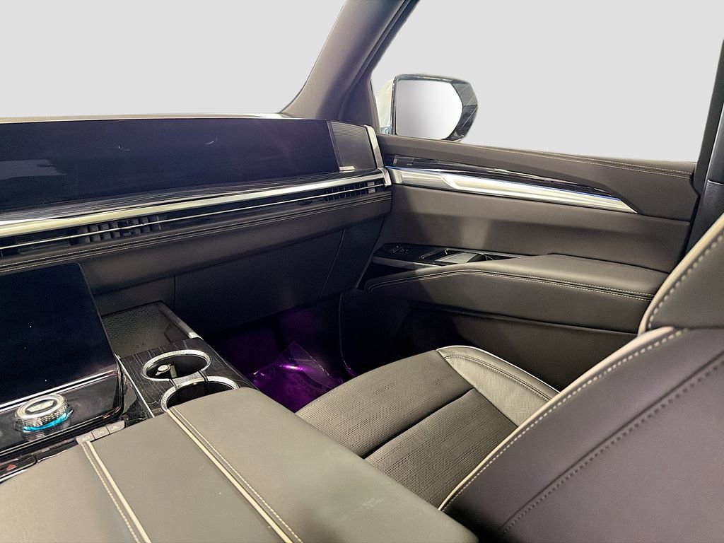 Used 2025 Cadillac Escalade Sport w/ LPO, ONYX Package image 24
