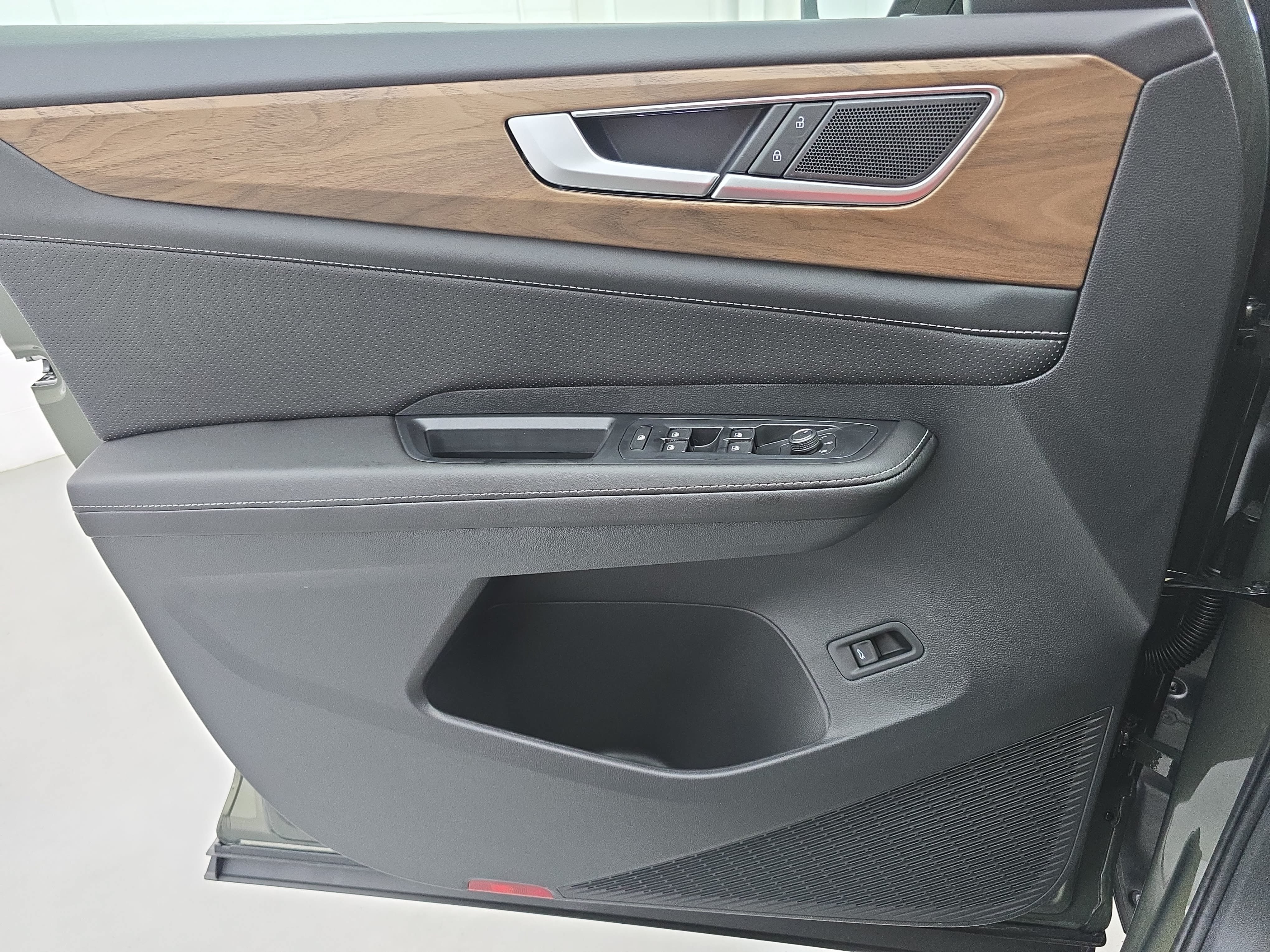 New 2026 Volkswagen Atlas SE FWD image 28