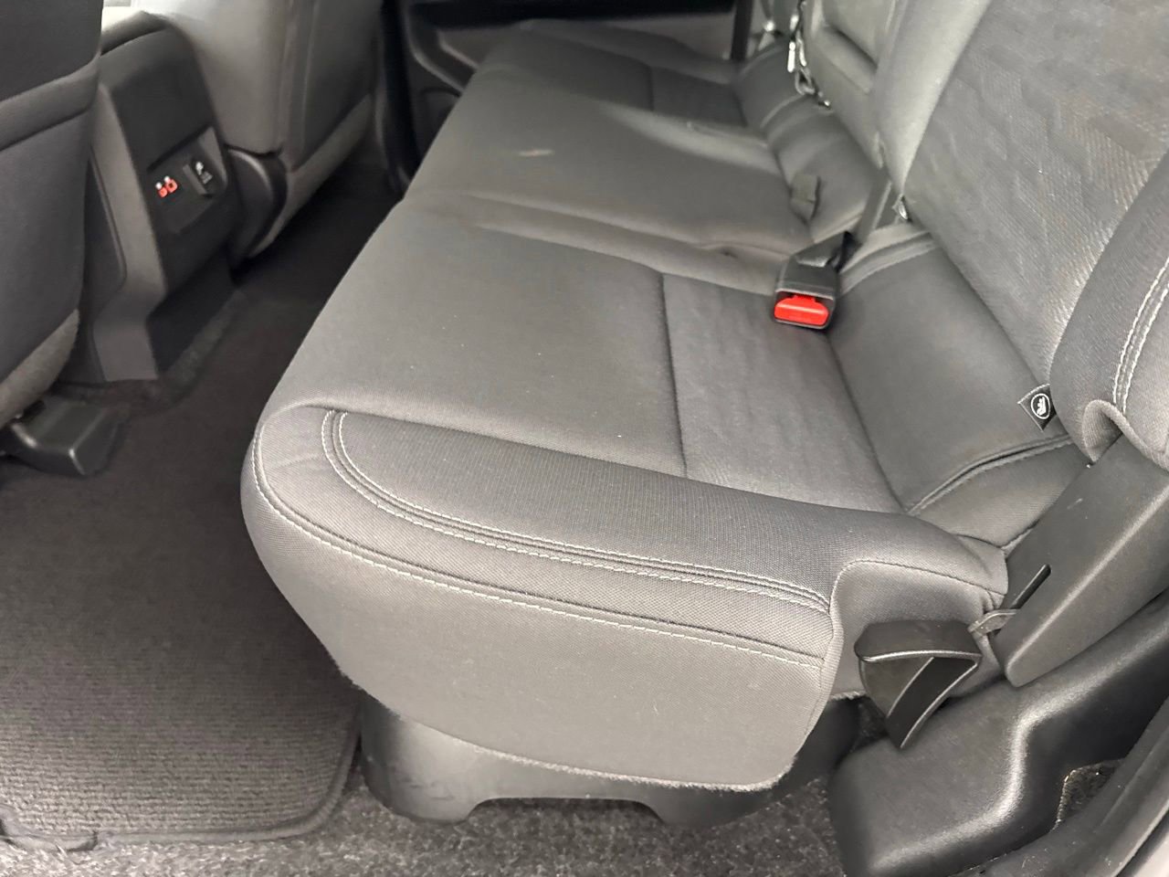 Used 2022 Nissan Frontier SV image 25