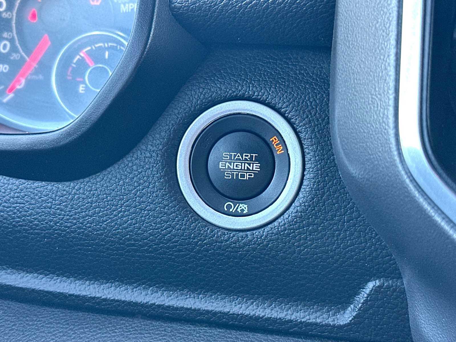 Used 2025 RAM 1500 Laramie image 28