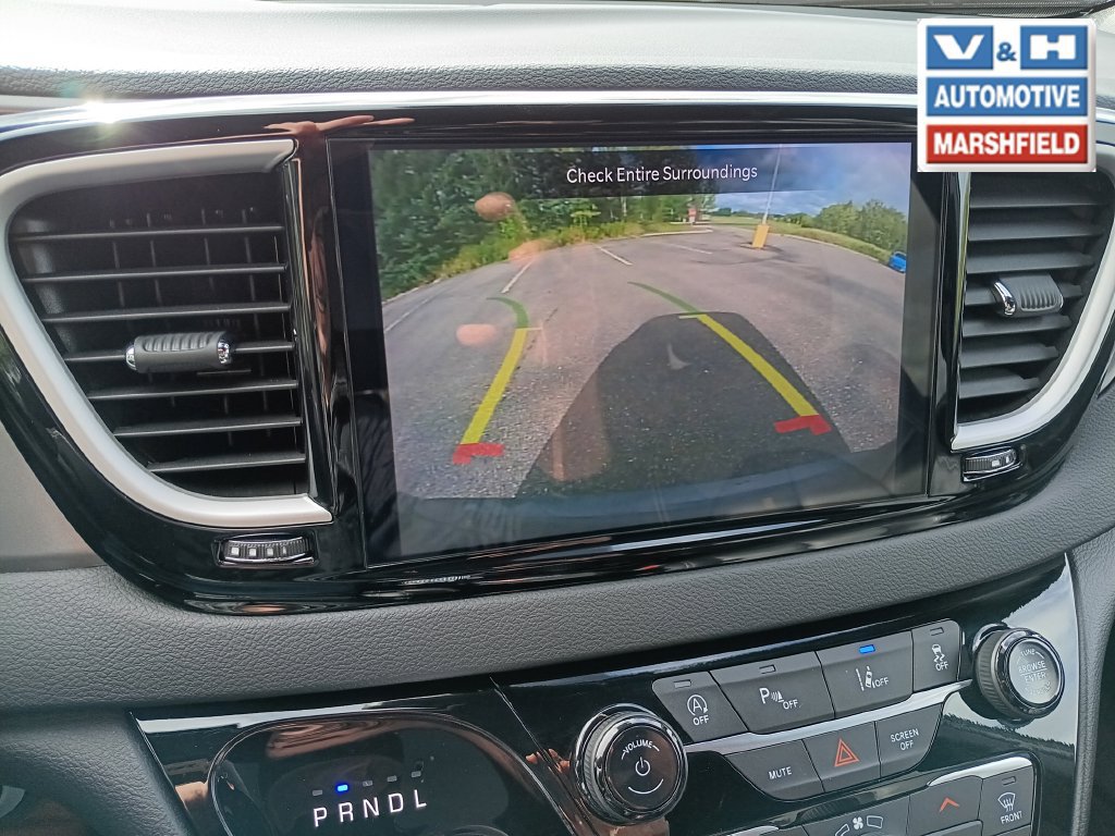 Used 2025 Chrysler Pacifica Select FWD image 9