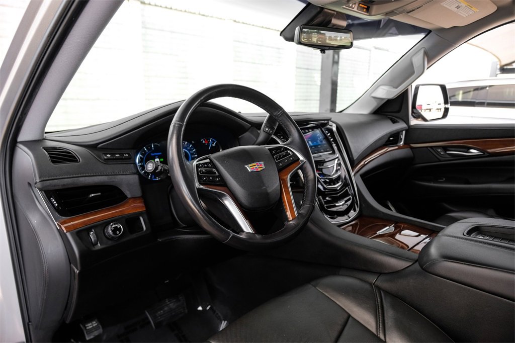 Used 2019 Cadillac Escalade ESV Luxury image 2