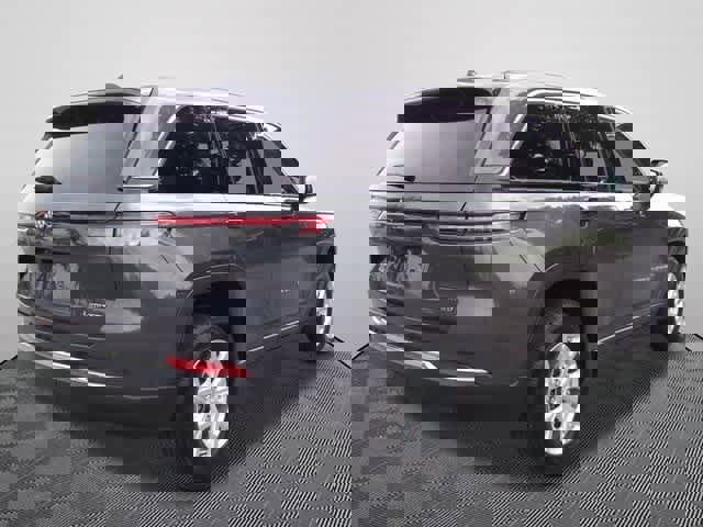 Used 2023 Jeep Grand Cherokee Limited image 2