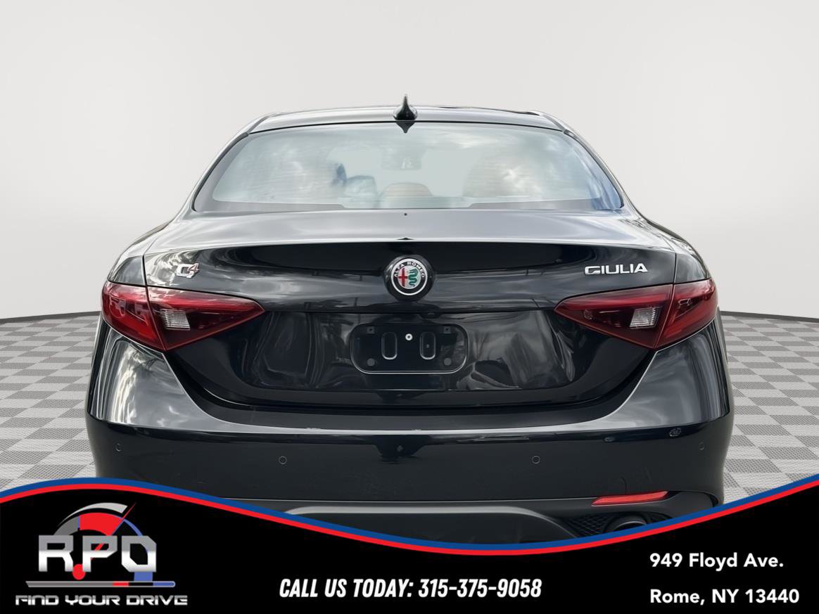 Used 2022 Alfa Romeo Giulia Veloce AWD/4WD image 4