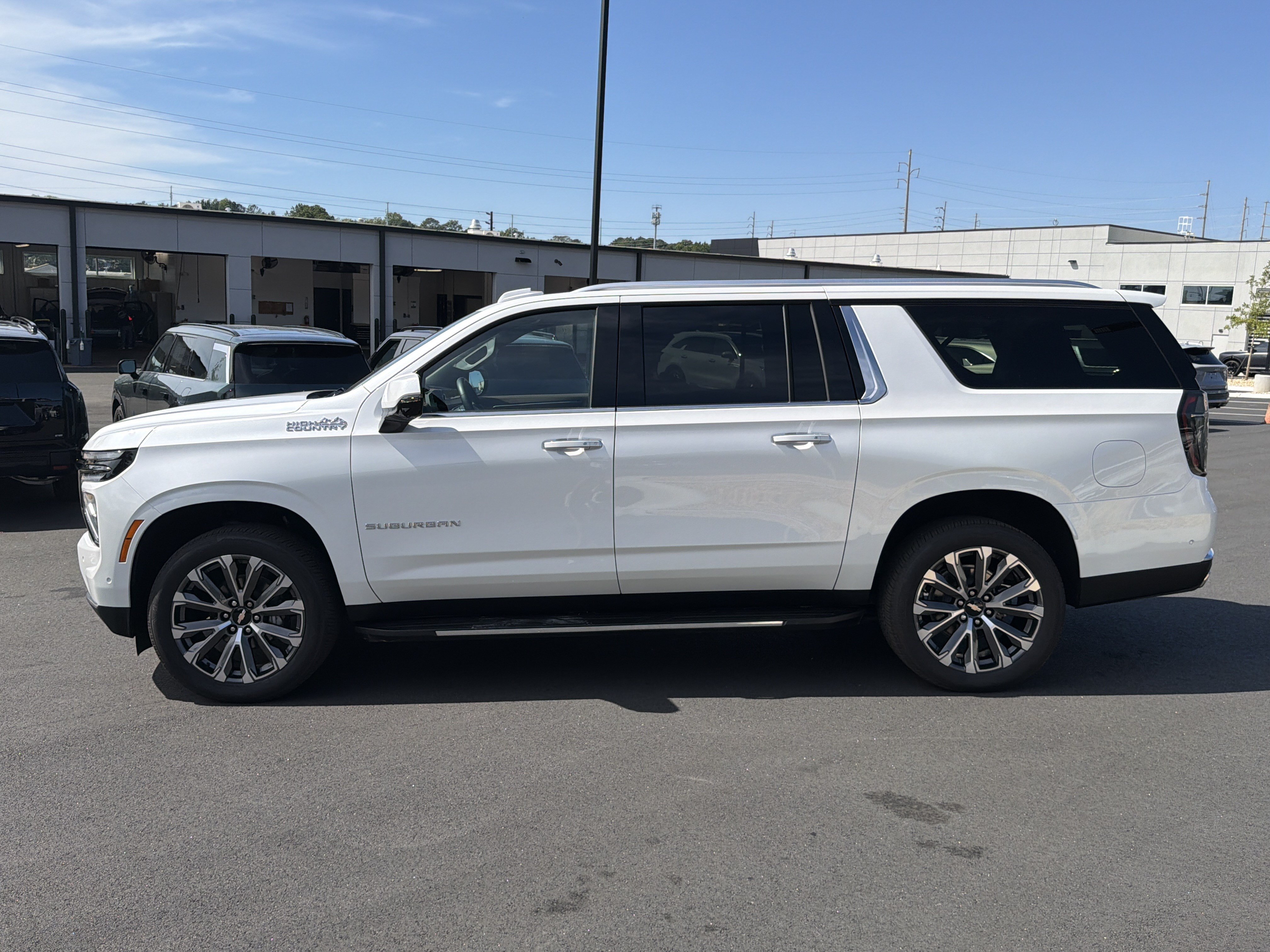 Used 2025 Chevrolet Suburban High Country AWD/4WD image 4