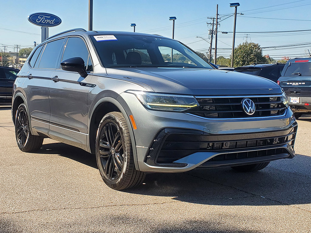 Used 2022 Volkswagen Tiguan SE R-Line AWD/4WD image 3