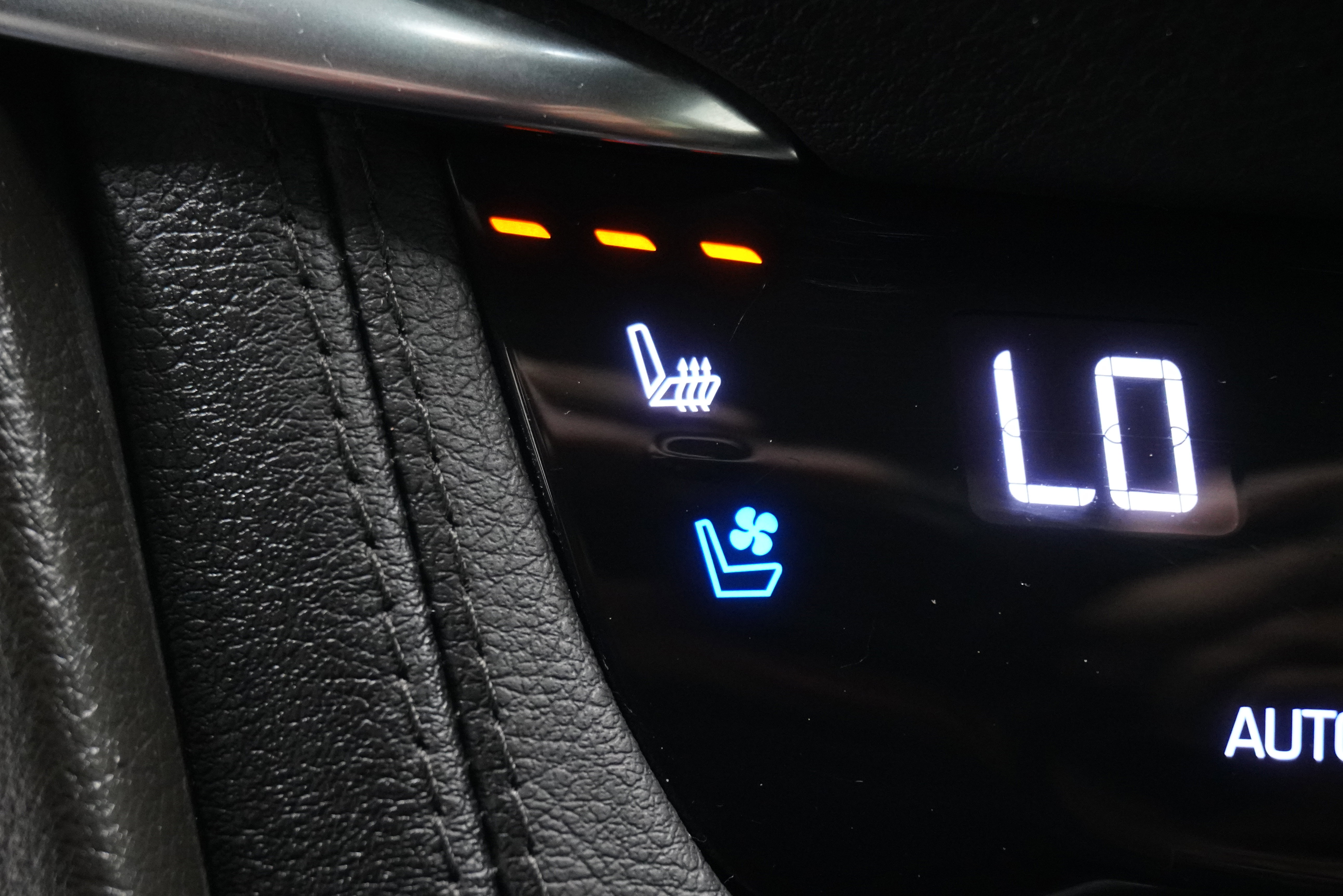 Used 2022 Cadillac XT5 Premium Luxury w/ Technology Package FWD image 24