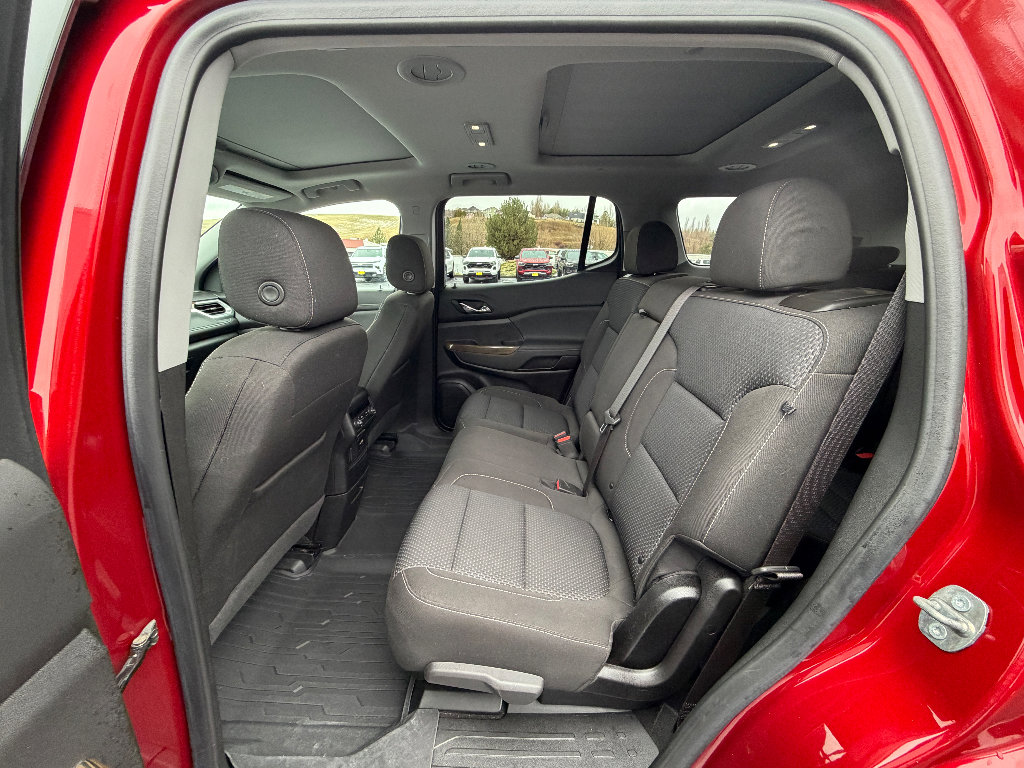 Used 2023 GMC Acadia SLE w/ Driver Convenience Package image 3