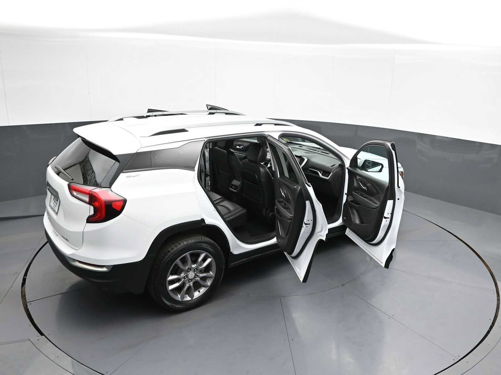 Used 2022 GMC Terrain SLT w/ Infotainment Package II AWD/4WD image 44