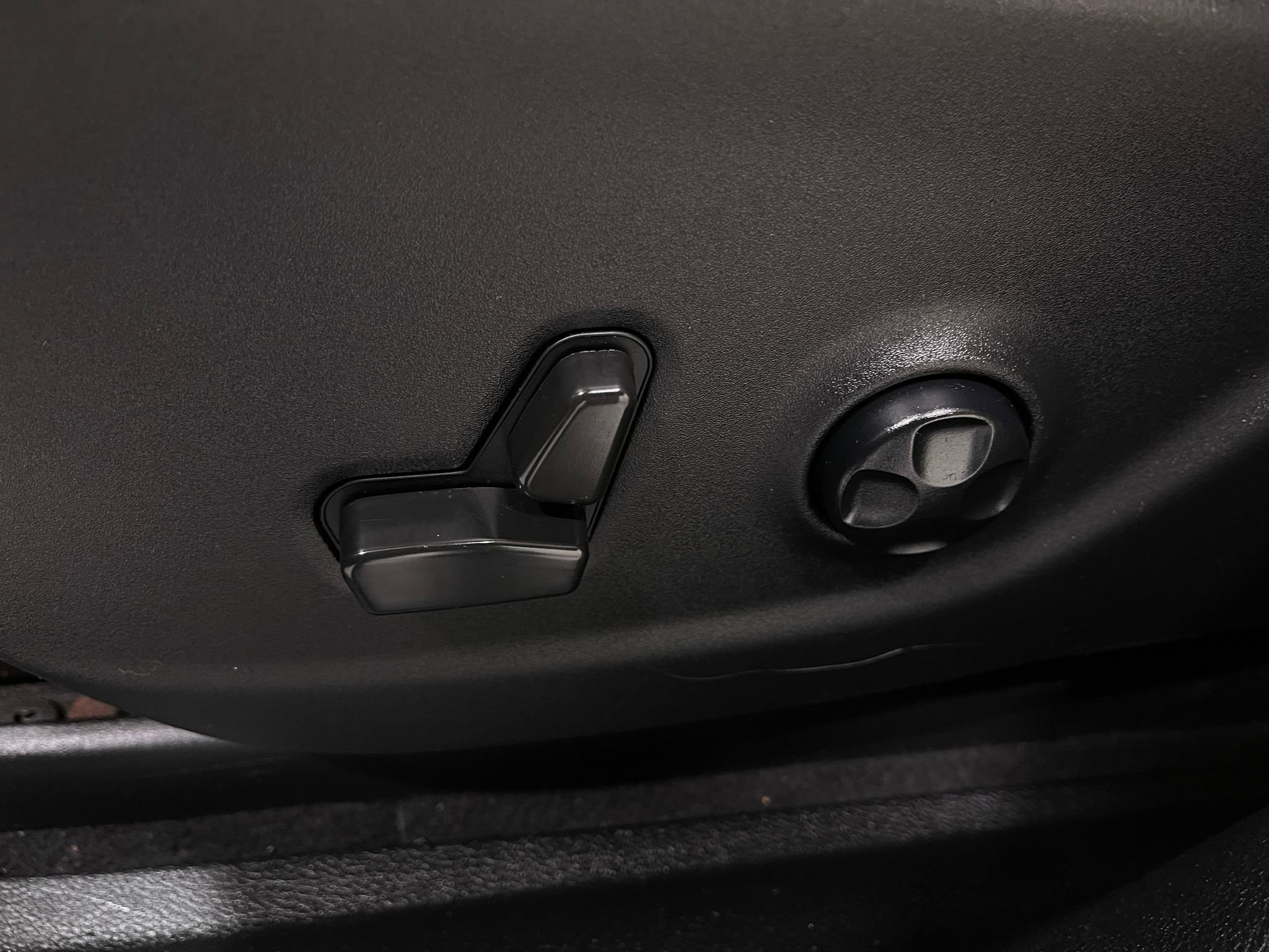 Used 2021 Jeep Cherokee Limited image 17