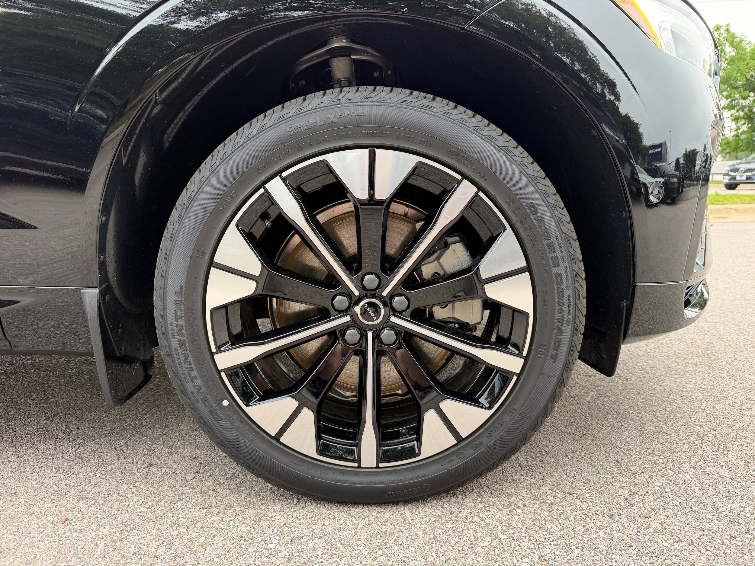 New 2026 Volvo XC60 T8 Plus w/ Climate Package AWD/4WD image 7