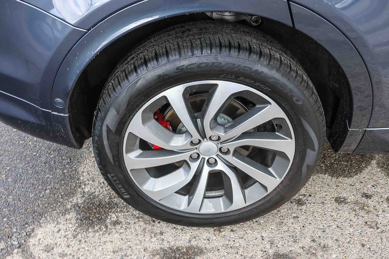 Used 2025 Land Rover Discovery Sport S image 12