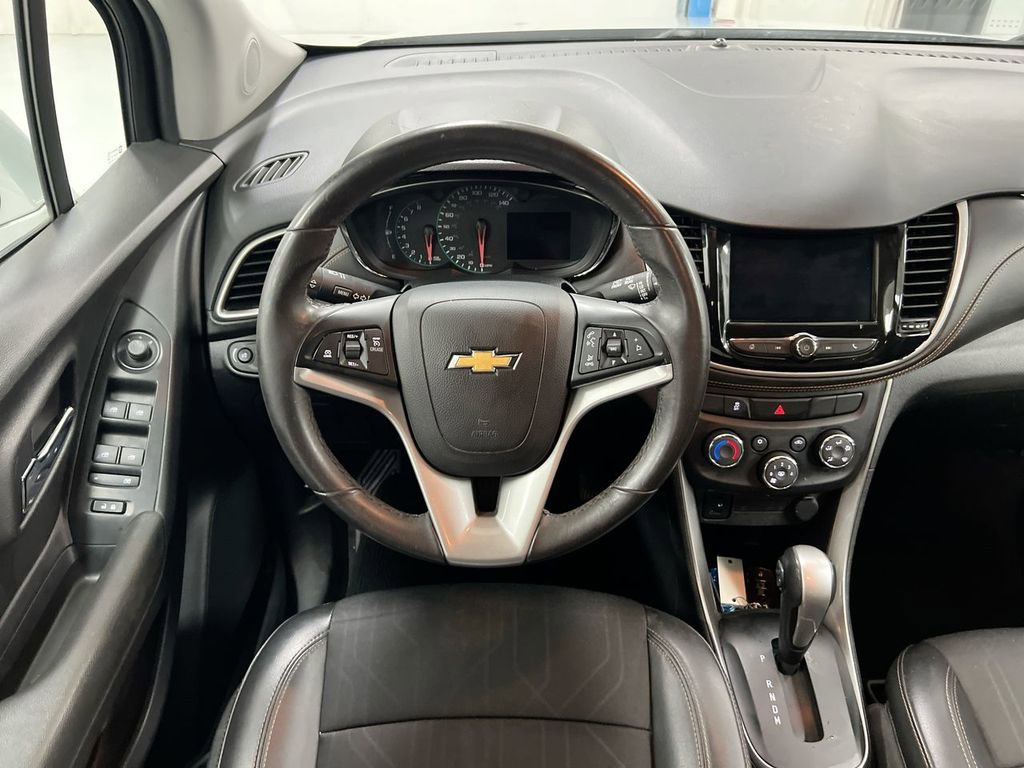 Used 2018 Chevrolet Trax LT w/ LT Convenience Package image 11