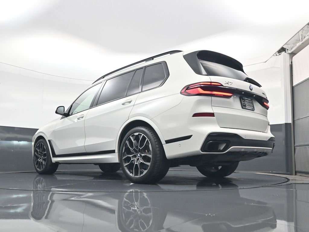 Used 2024 BMW X7 xDrive40i w/ Executive Package image 12