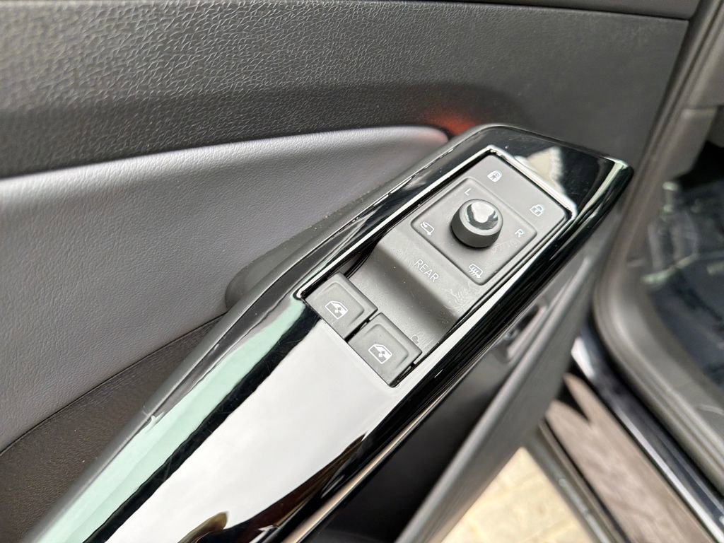 Used 2023 Volkswagen ID.4 Pro S Plus image 11