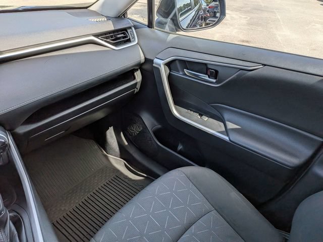 Used 2021 Toyota RAV4 XLE w/ Convenience Package AWD/4WD image 18