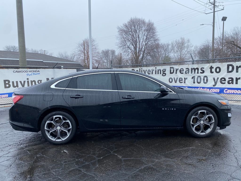 Used 2021 Chevrolet Malibu LT image 2