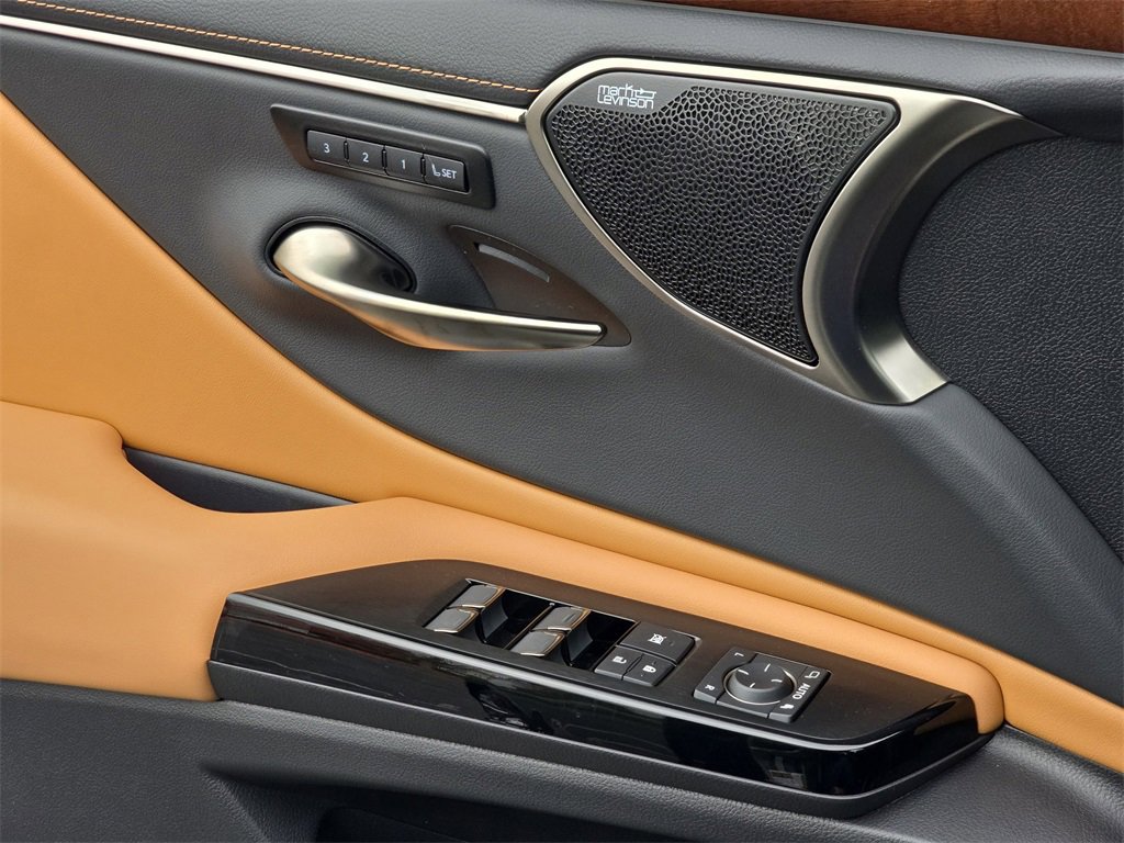 New 2025 Lexus ES 300h w/ Luxury Package image 28
