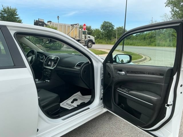 Used 2022 Chrysler 300 Touring L w/ Popular Equipment Group AWD/4WD image 17