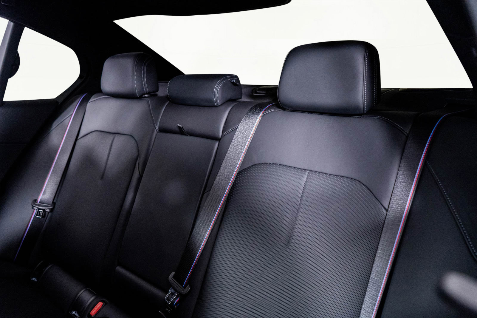 Used 2025 BMW M5 w/ Executive Package image 27