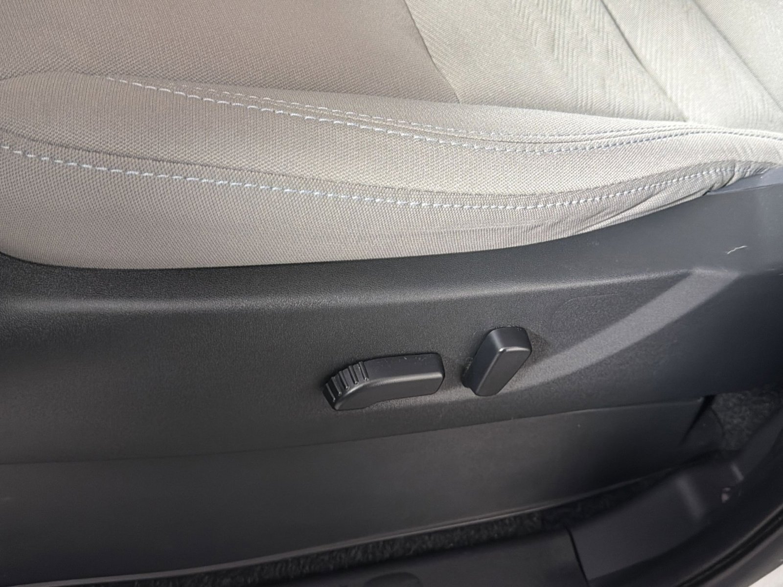 Used 2024 Nissan Frontier SV w/ SV Convenience Package image 14