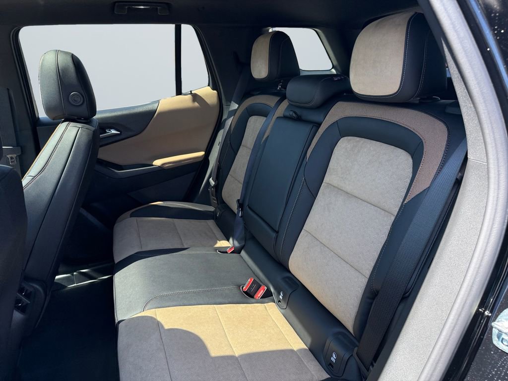 Used 2025 Chevrolet Equinox ACTIV image 13