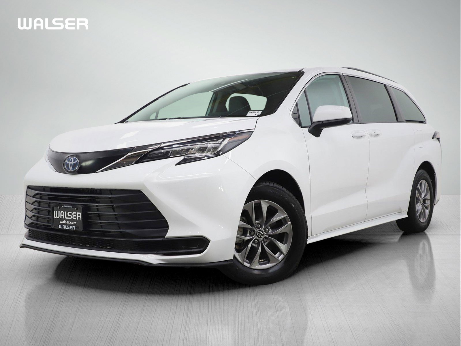 Used 2022 Toyota Sienna LE FWD image 1