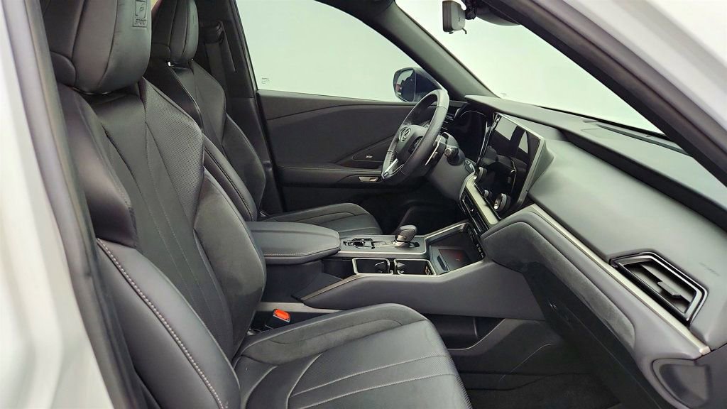 Used 2024 Lexus TX 500h AWD w/ Technology Package image 27