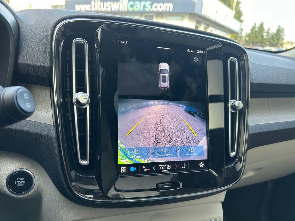 Used 2023 Volvo XC40 B5 Plus image 19