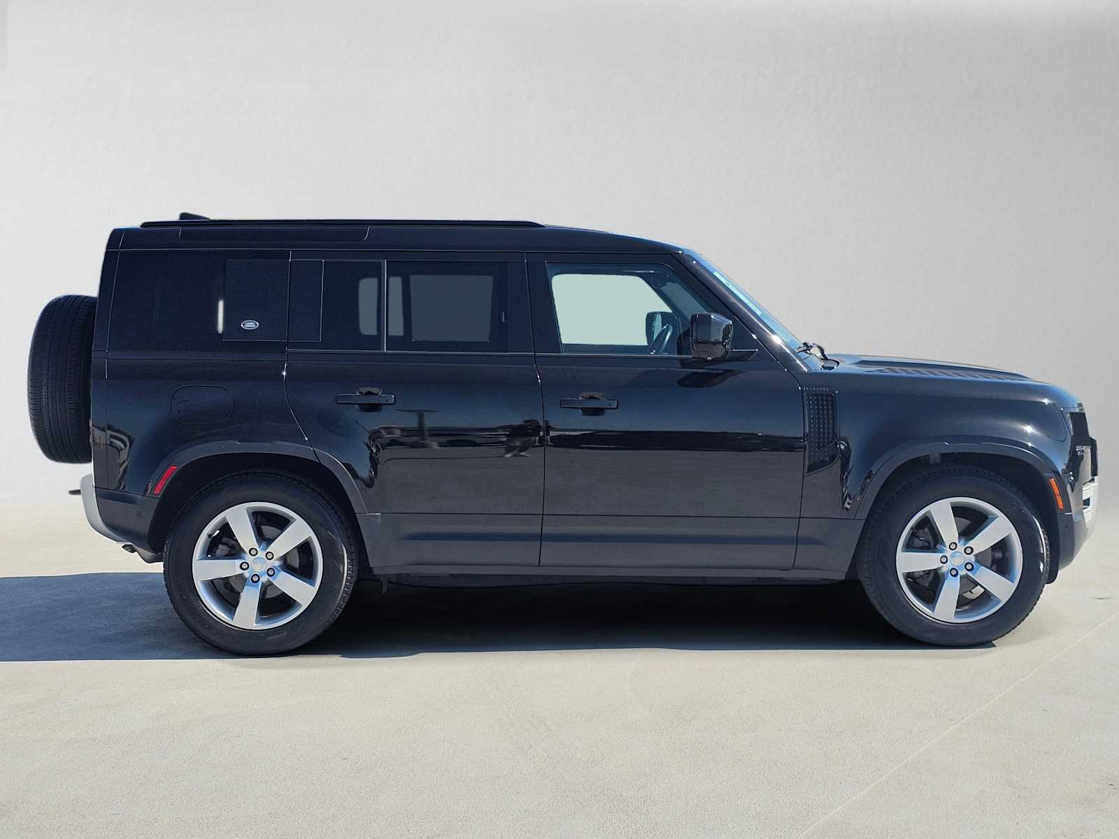 Used 2023 Land Rover Defender 110 AWD/4WD image 6