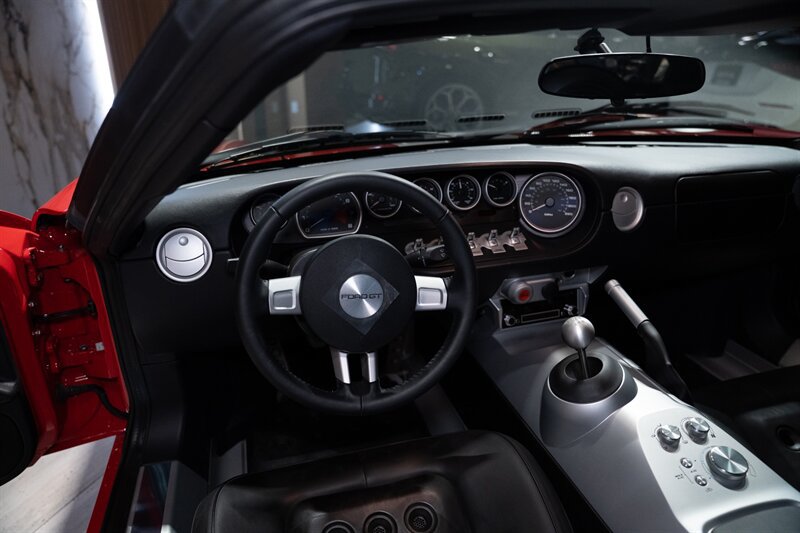 Used 2005 Ford GT RWD image 7