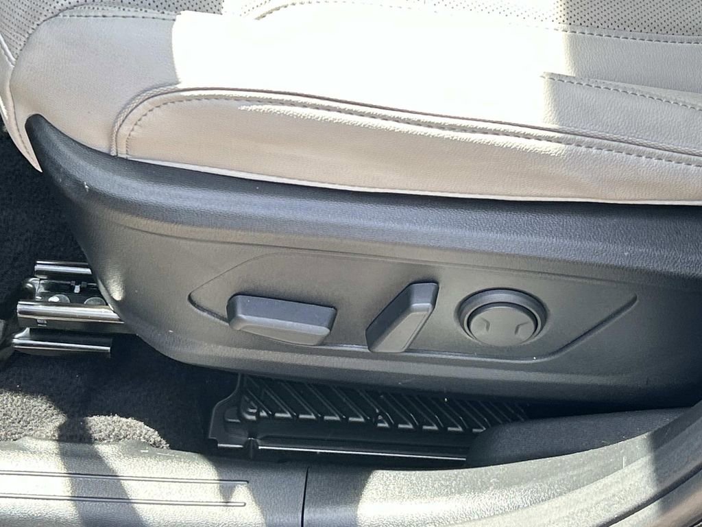 Certified 2025 Hyundai Tucson Limited AWD/4WD image 18