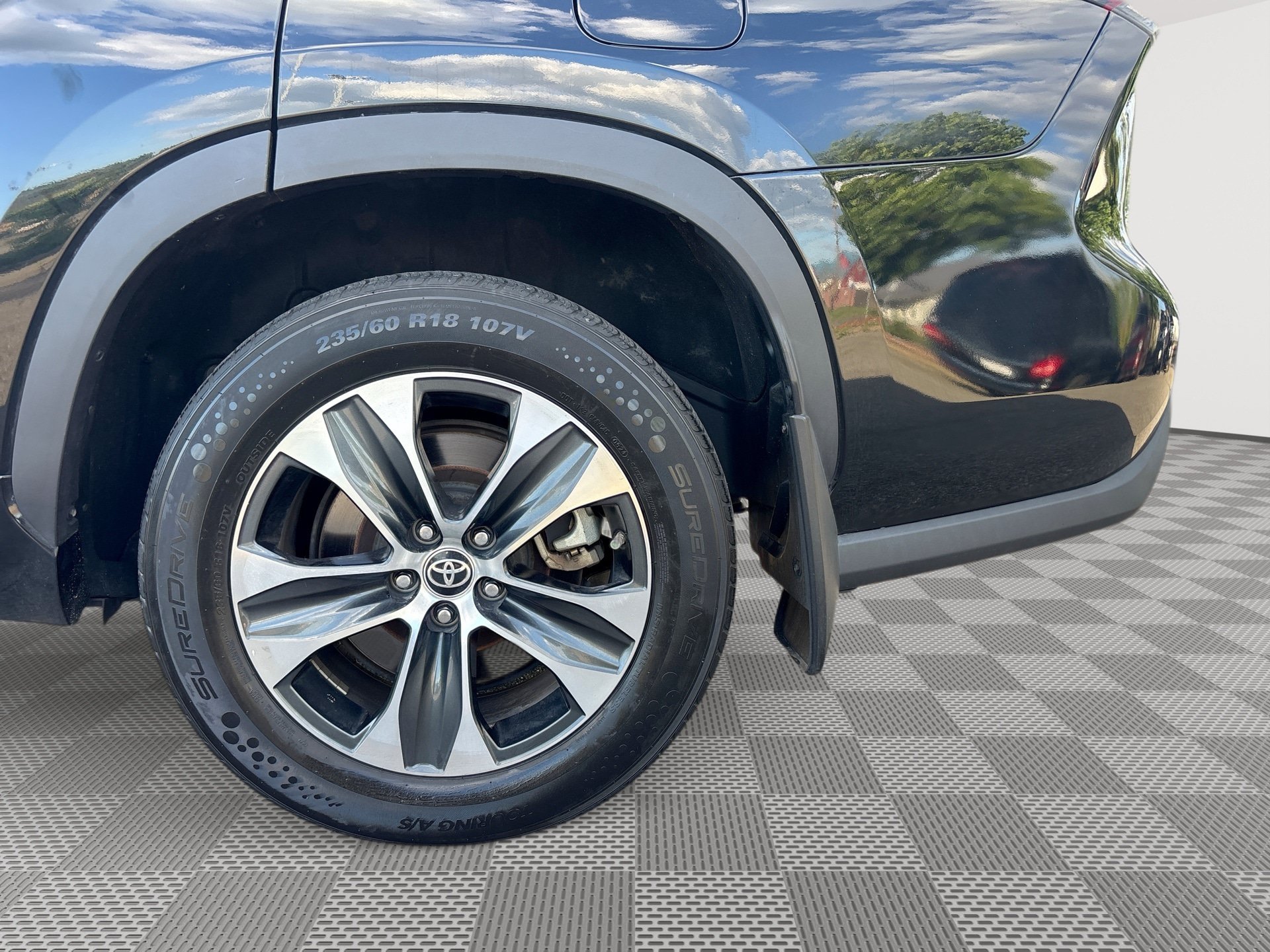 Used 2021 Toyota Highlander XLE AWD/4WD image 29