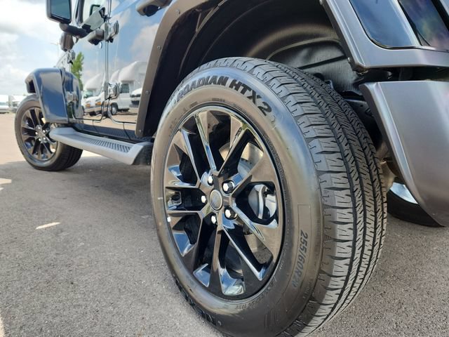 Used 2025 Jeep Wrangler Unlimited Sahara AWD/4WD image 18