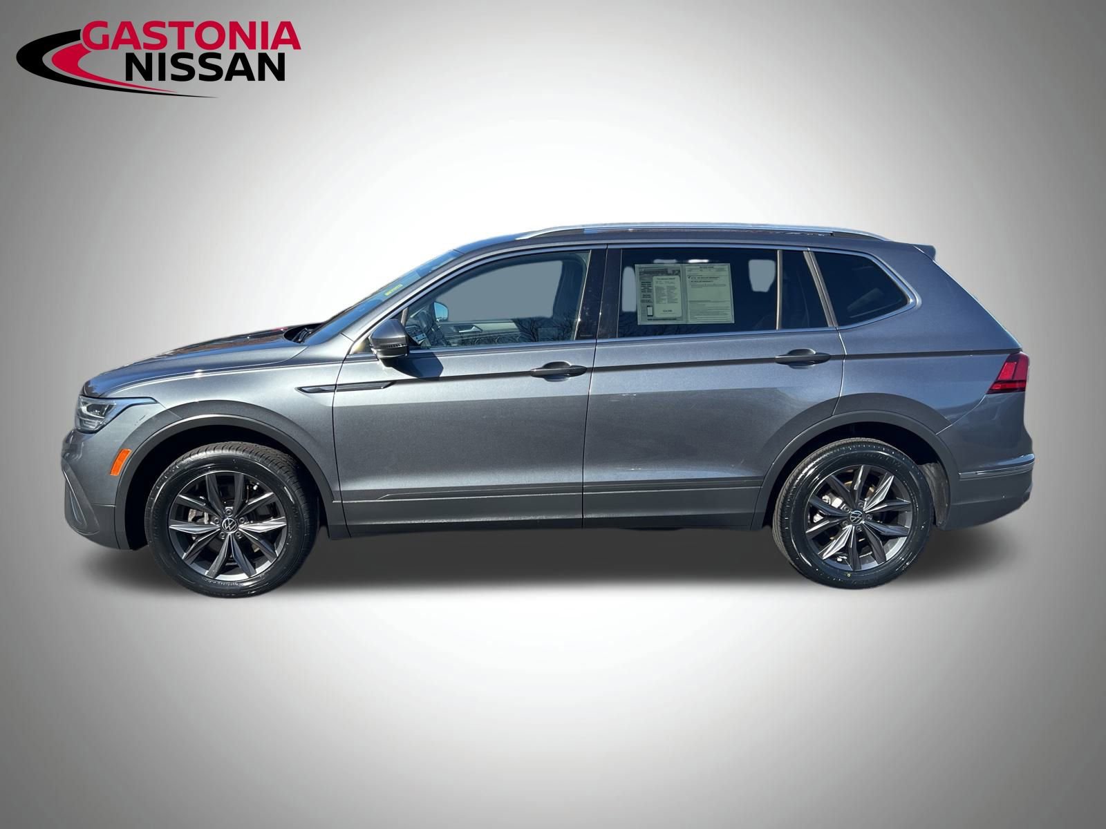 Used 2023 Volkswagen Tiguan SE image 9