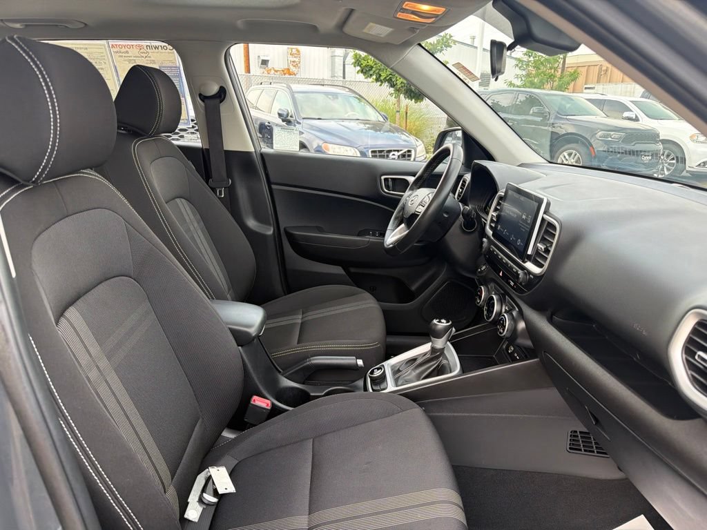 Used 2025 Hyundai Venue SEL FWD image 10