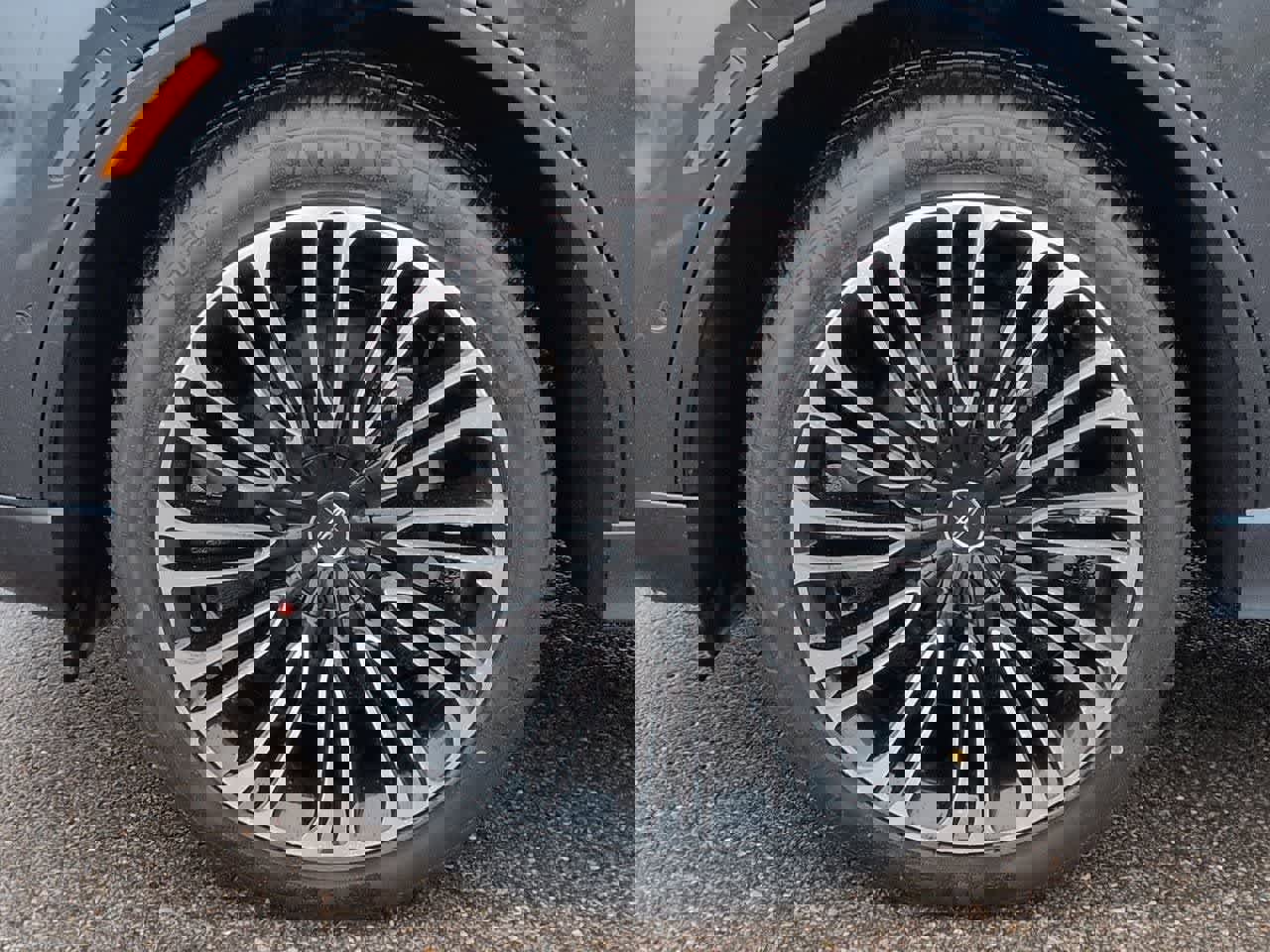 Used 2022 Lincoln Aviator Black Label w/ Dynamic Handling Package image 13