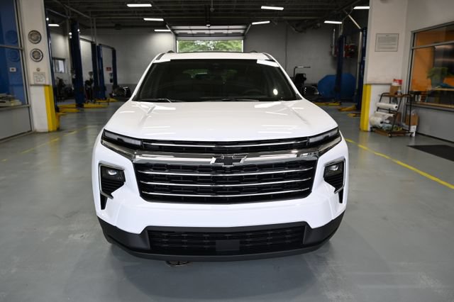 New 2027 Chevrolet Traverse LT w/ Sun and Wheel Package FWD image 2