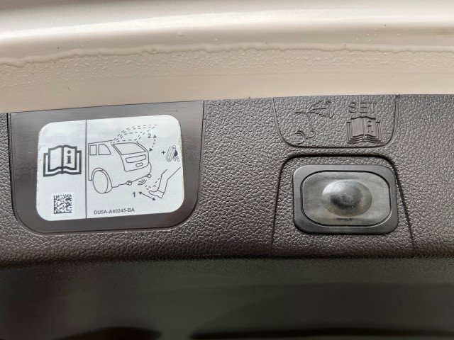 Used 2013 Ford C-MAX SEL image 11