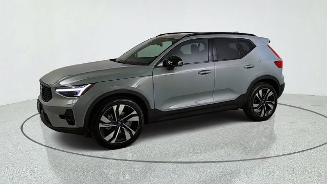 New 2026 Volvo XC40 B5 Plus w/ Protection Package Premier AWD/4WD image 3