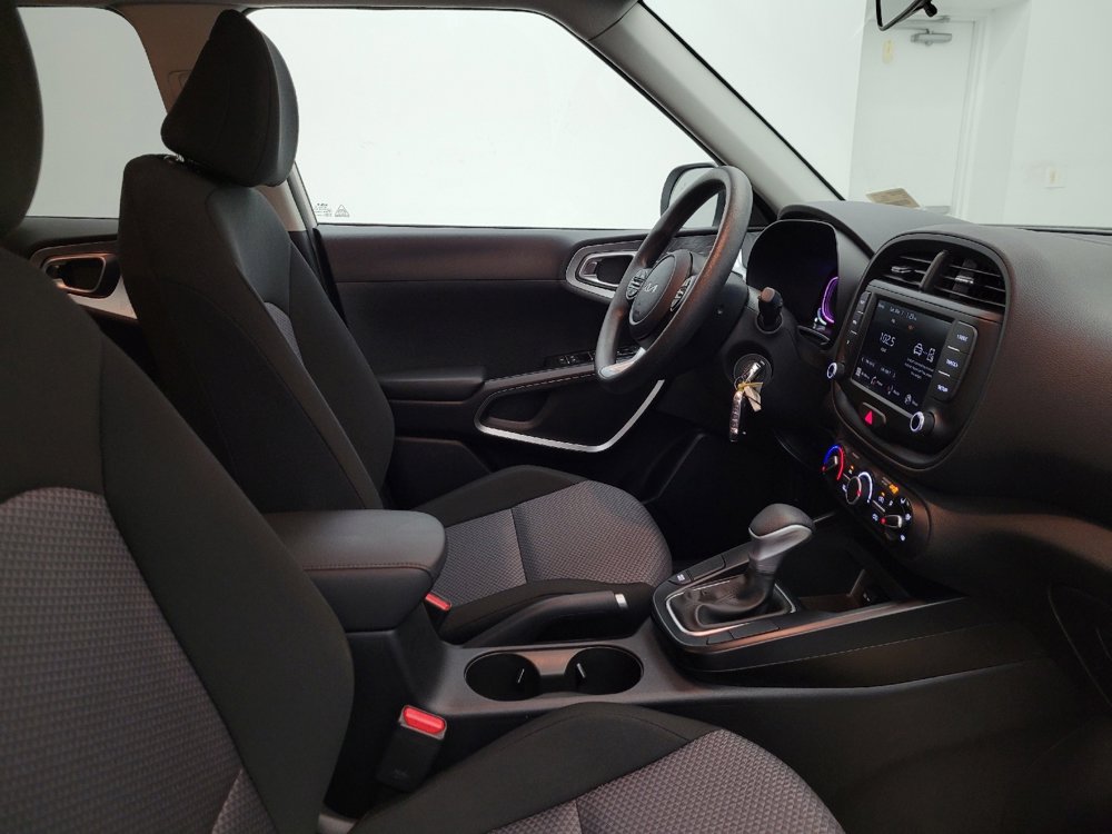 Used 2025 Kia Soul LX image 21