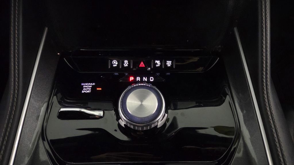 Used 2023 Jeep Wagoneer 4WD image 26