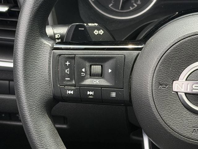 Used 2023 Nissan Rogue SV FWD image 14