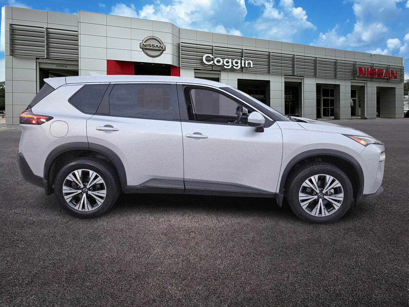 Used 2023 Nissan Rogue SV image 7